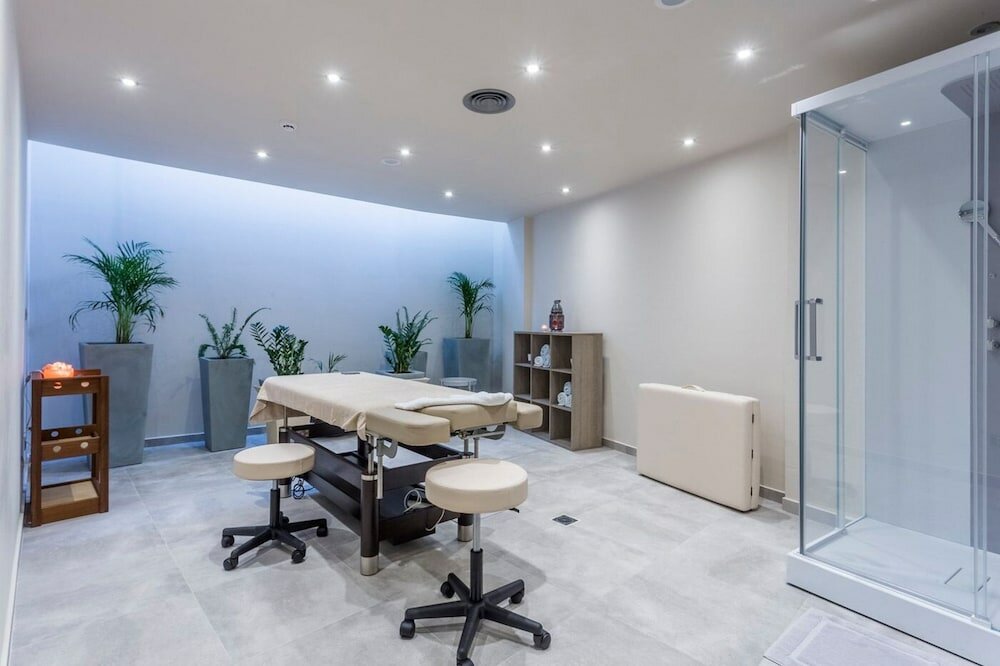 Фото Elysian Luxury Hotel & SPA