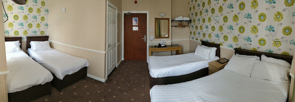 Фото The Lawton Hotel