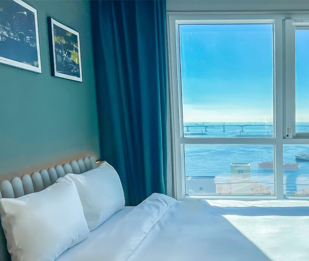 Фото Cotice The Bridge