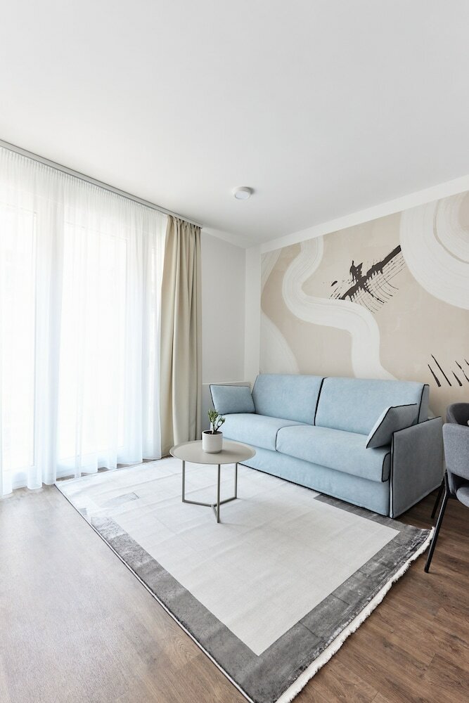 Фото The Amberlyn Suite Hotel