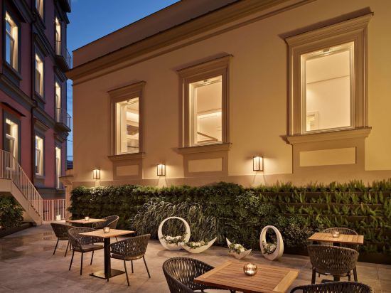 Фото The Britannique Hotel Naples, Curio Collection by Hilton