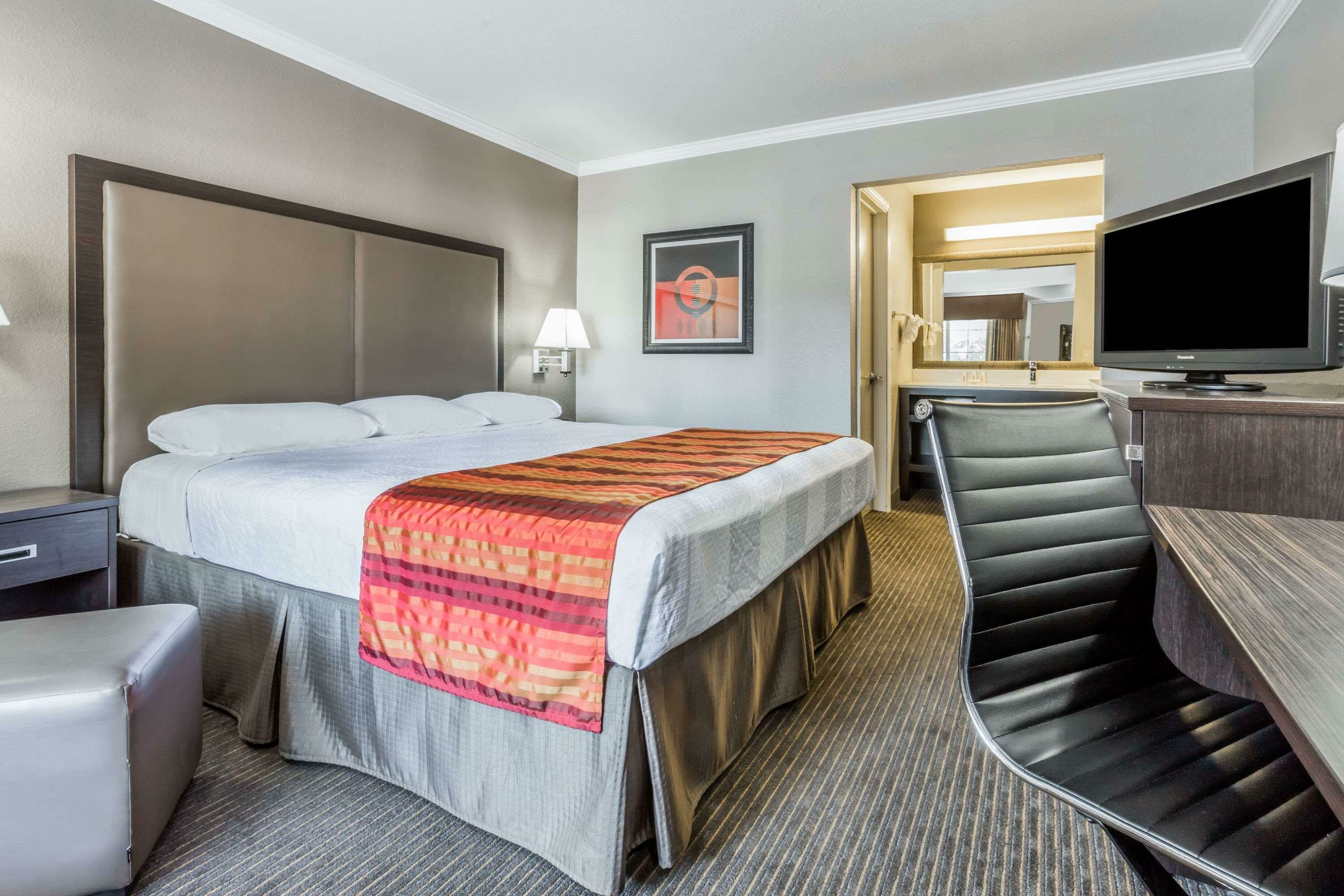 Фото Super 8 by Wyndham Mountain View