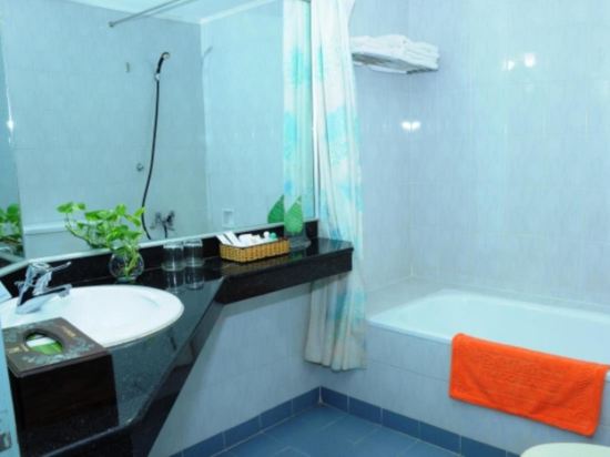 Фото Bat Dat Hotel