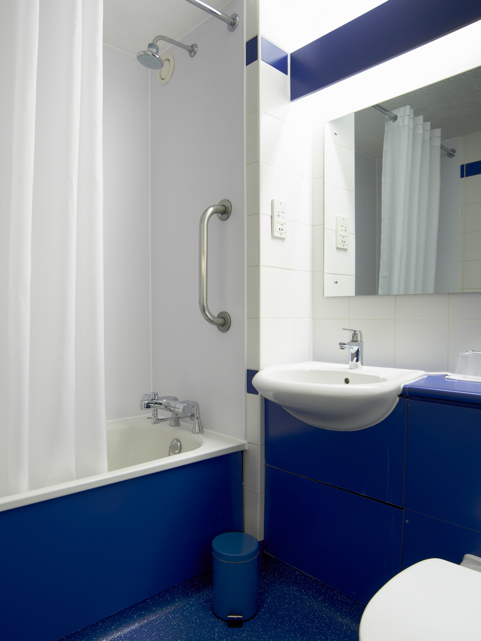 Фото Travelodge Manchester Ancoats Hotel