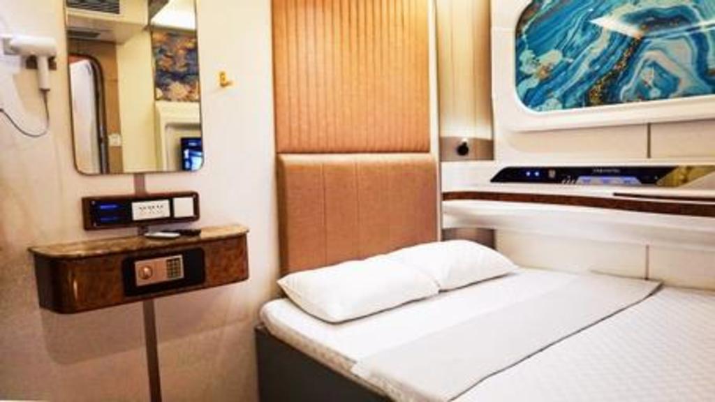 Фото Tab Capsule Hotel - Kayoon Surabaya