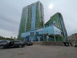 В центре