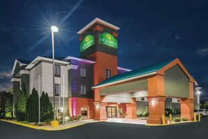Гостиница La Quinta Inn & Suites by Wyndham Louisville East