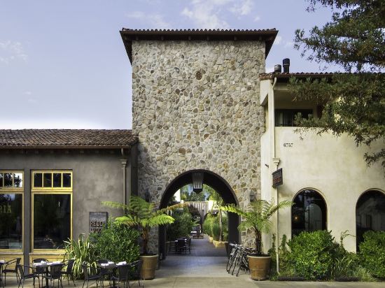 Фото North Block Hotel