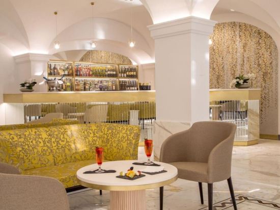 Фото Hotel Shangri-La Roma