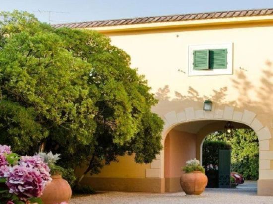 Фото Augustus Hotel & Resort