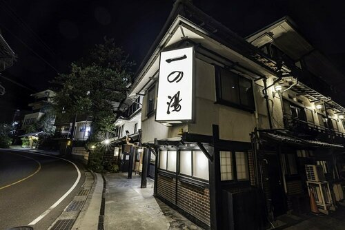 Внешний вид отеля Tonosawa Ichinoyu Honkan в Хаконе, фото 4