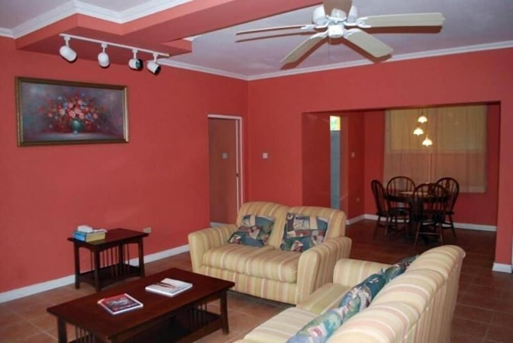 Фото The Mandeville Hotel