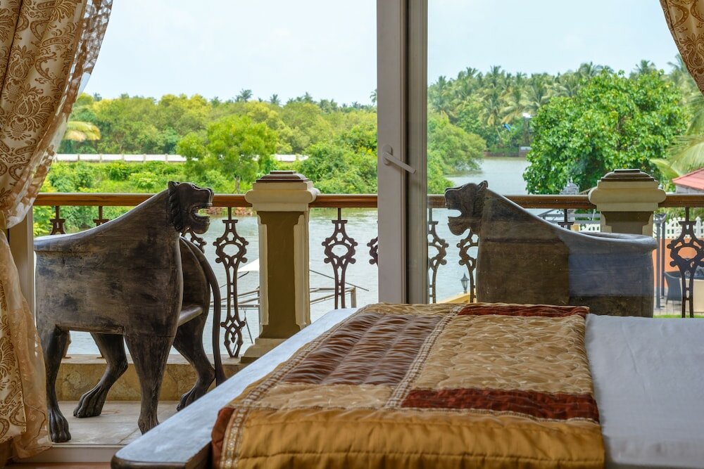 Фото Stone Wood River Front