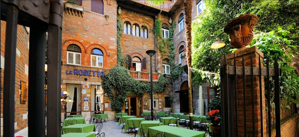 Фото Albergo Ristorante La Rosetta