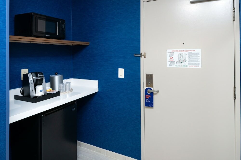 Фото Holiday Inn Express & Suites Los Angeles Downtown West