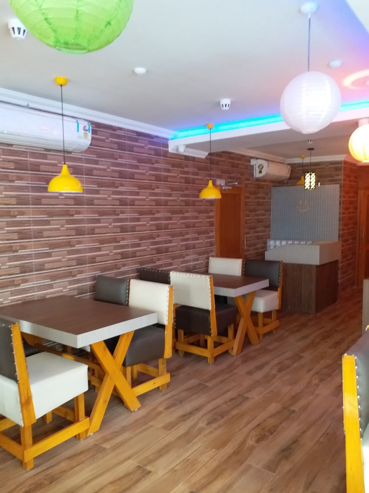 Фото Hotel Mahalaxmi Indo Myanmar