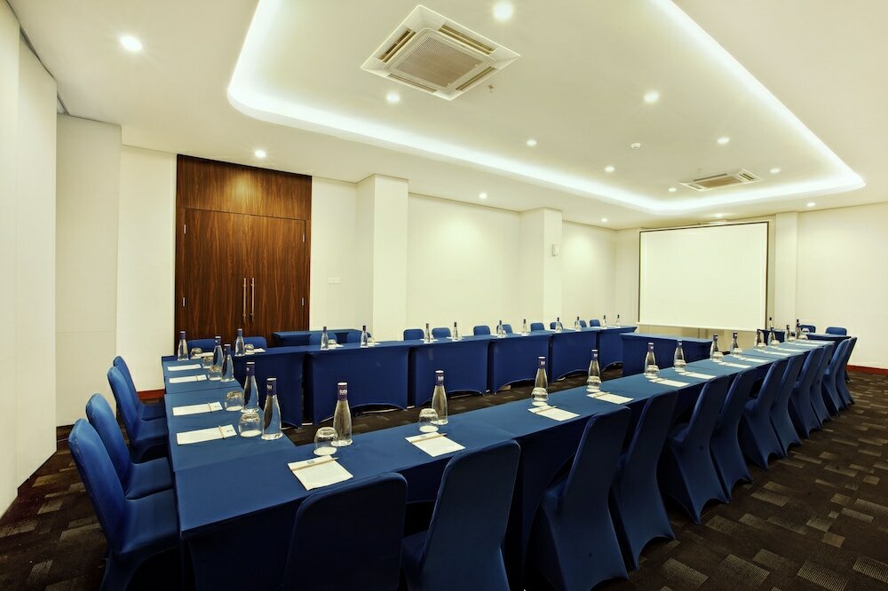 Фото Fabu Hotel Bandung