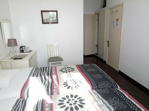 Гостиница Pensão Residencial Vila Teresinha в Фуншале