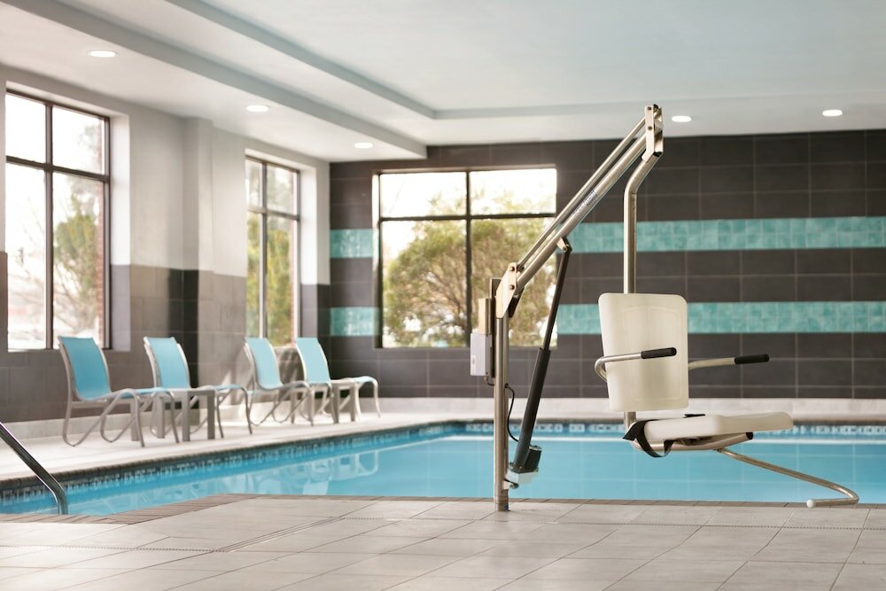 Фото Holiday Inn Express Hotel & Suites Norfolk Airport