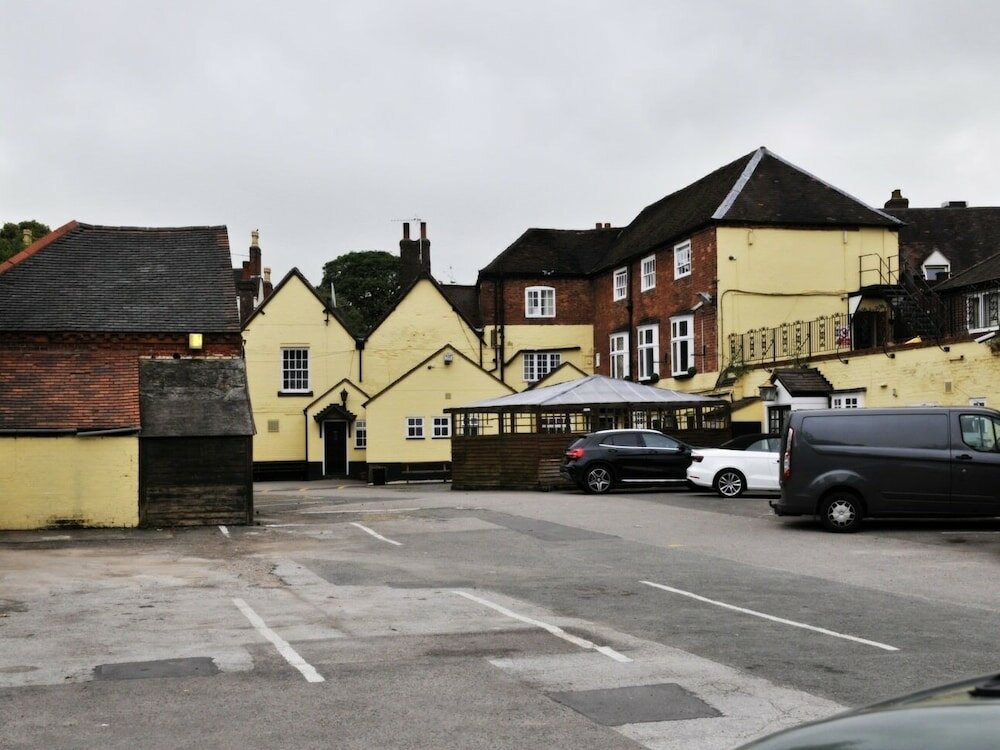 Фото The Coach Hotel