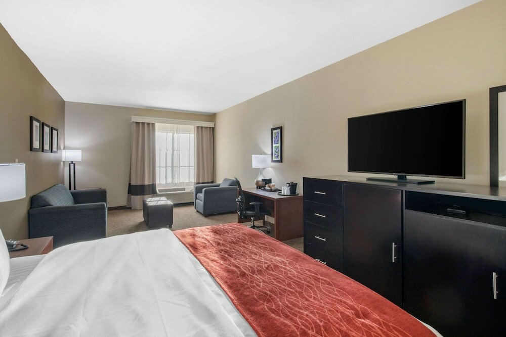Фото Comfort Inn & Suites Cedar Hill Duncanville