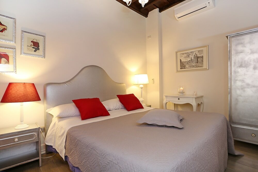 Фото Piazzetta de' Monti Suites