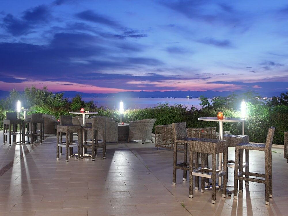 Фото Messinian Bay Hotel