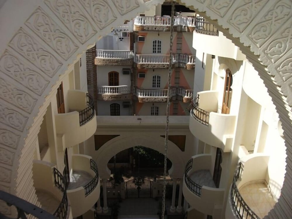 Фото Alhambra Hotel