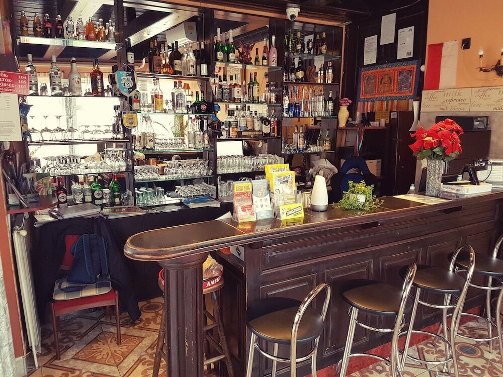 Фото Attila Hotel & Restaurant