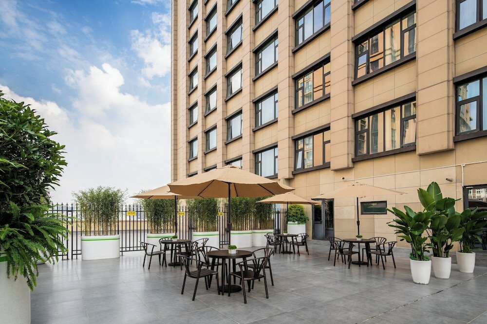 Фото Holiday Inn Express Chengdu Huanhuaxi, an Ihg Hotel