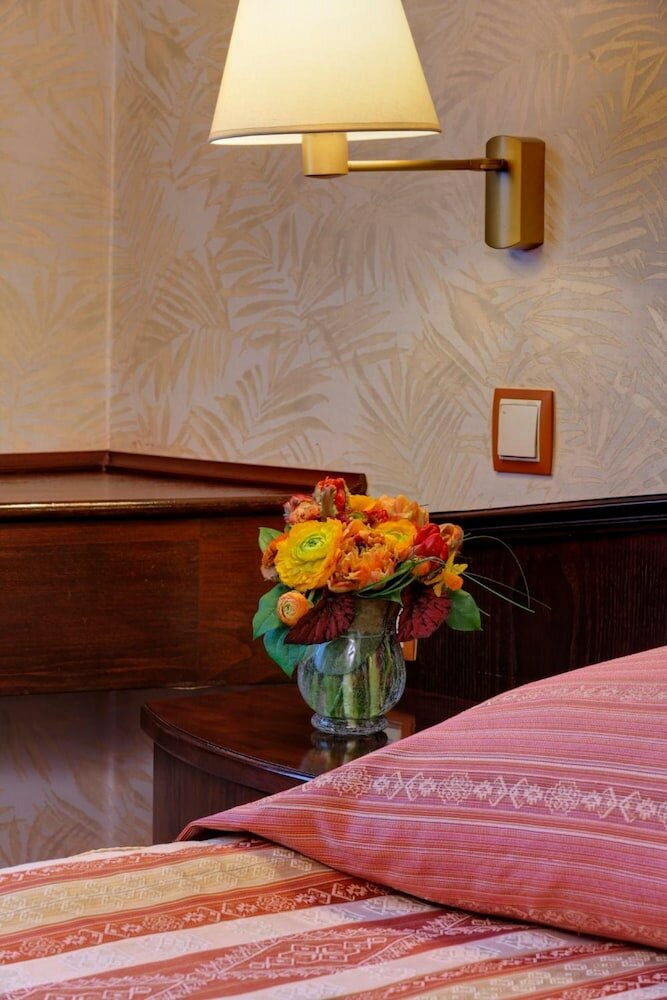 Фото Hotel Capitol