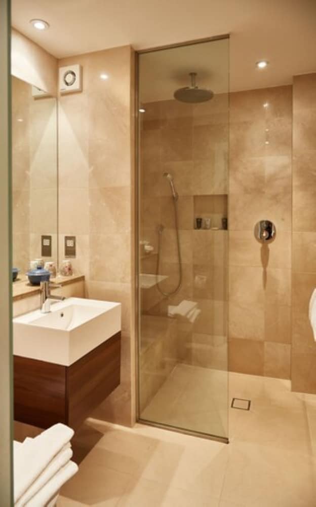 Фото Ockenden Manor Hotel & SPA