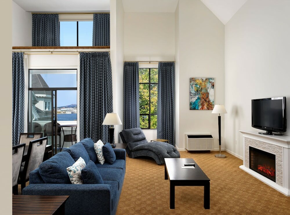 Фото Huntingdon Manor Hotel