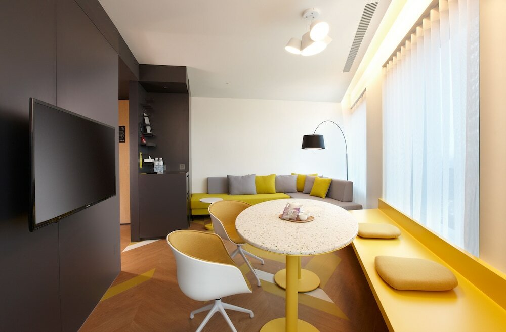 Фото The Place Taipei