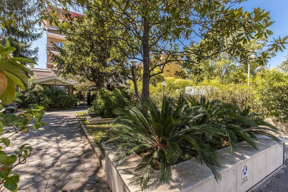 Фото Pinewood Hotel Rome