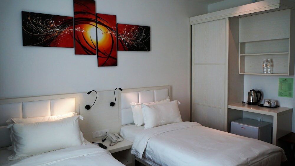 Фото Pine Garden Hotel