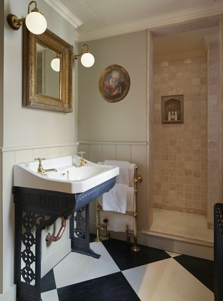 Фото Batty Langley's