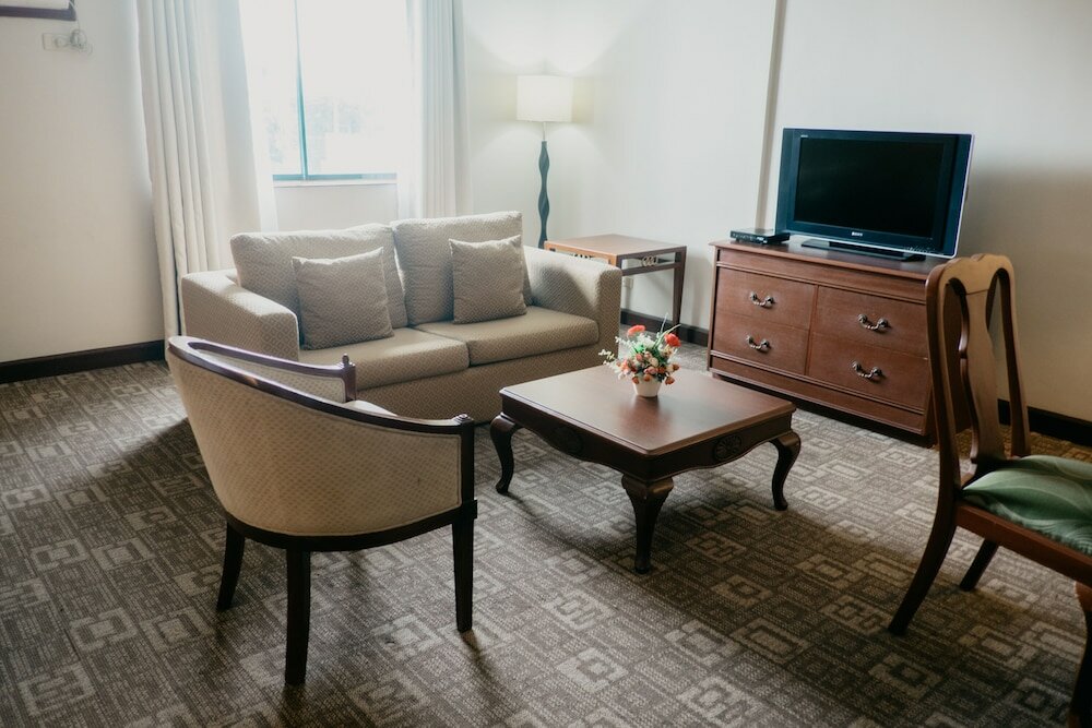 Фото East Asia Royale Hotel