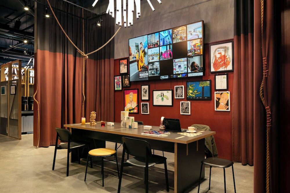 Фото Moxy Oakland Downtown