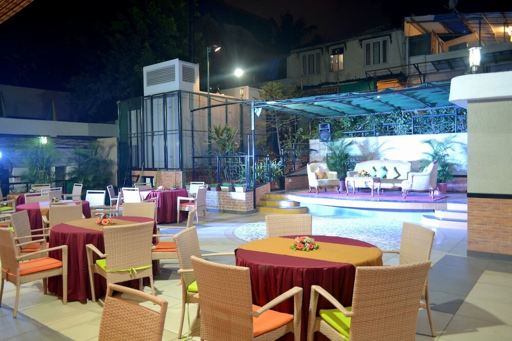 Фото The Emerald Hotel & Executive Apartments