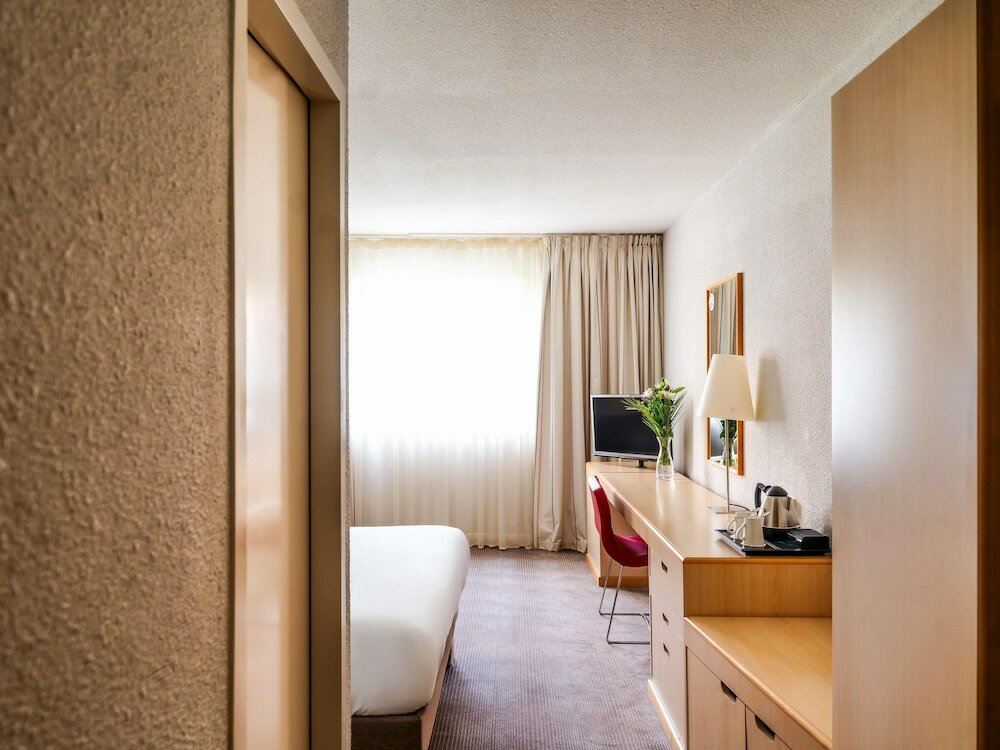 Фото Novotel Milton Keynes