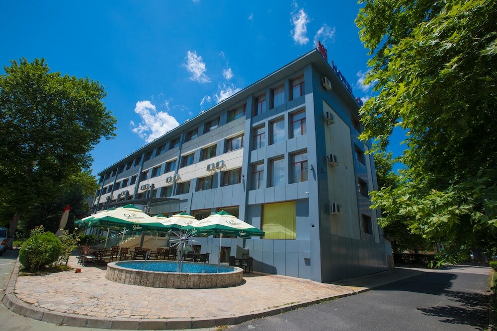 Фото отеля 1