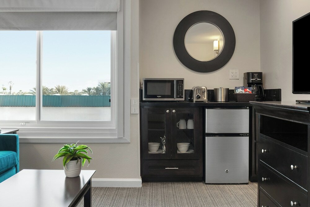 Фото Peacock Suites