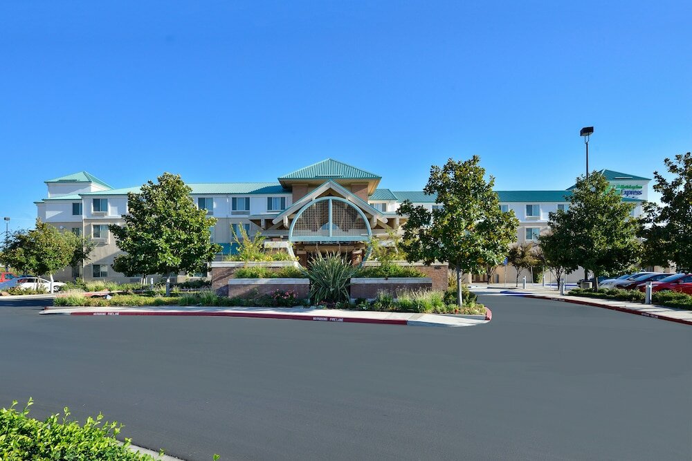 Фото Holiday Inn Express Hotel & Suites Elk Grove Ctrl Sacramento, an Ihg Hotel