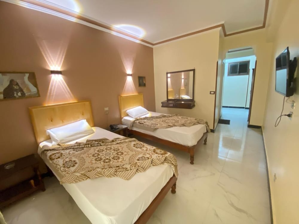 Фото Shady Hotel