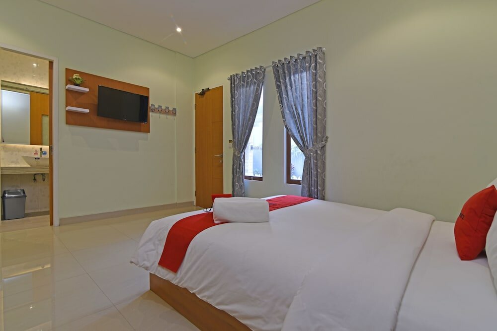 Фото RedDoorz Plus @ Mahendradatta Denpasar