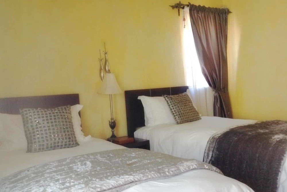 Фото Fox and Squirrel