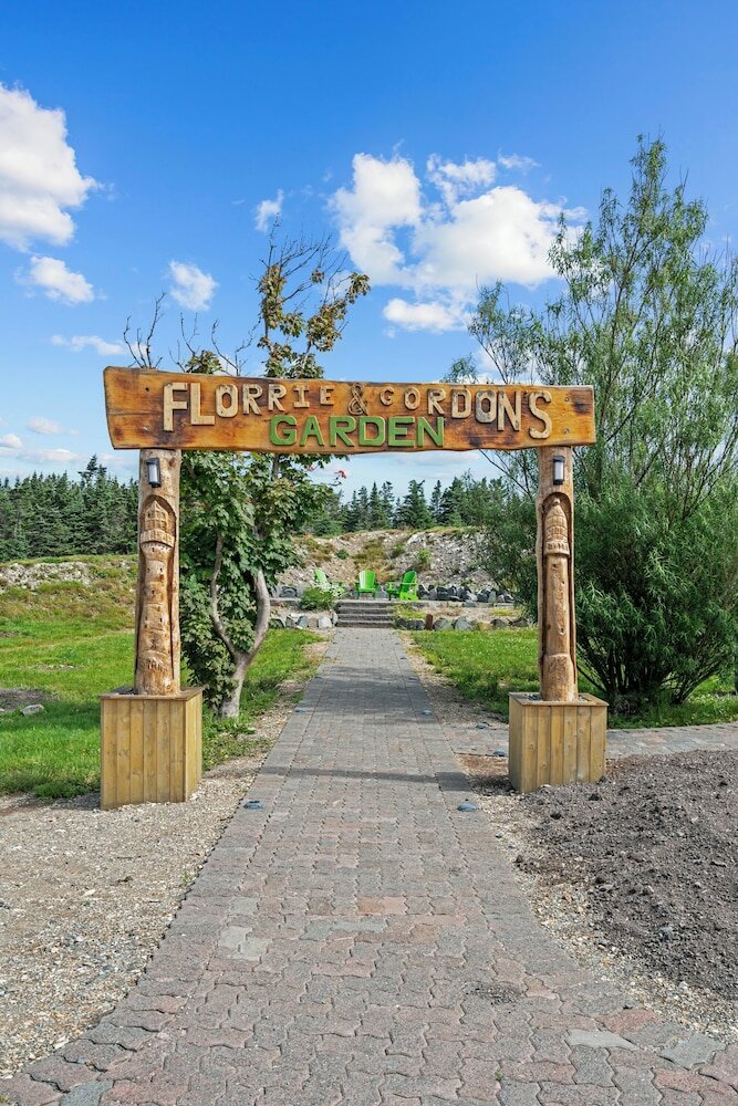 Фото Edge of the Avalon Inn