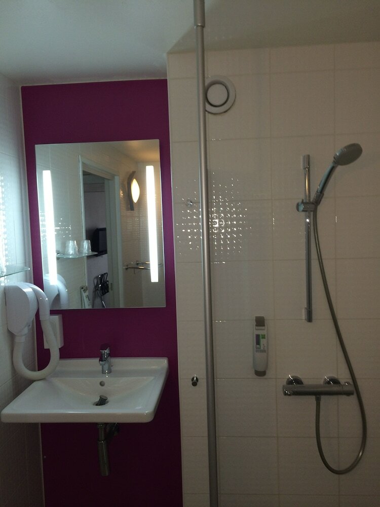 Фото ibis Styles Lille Centre Gare Beffroi