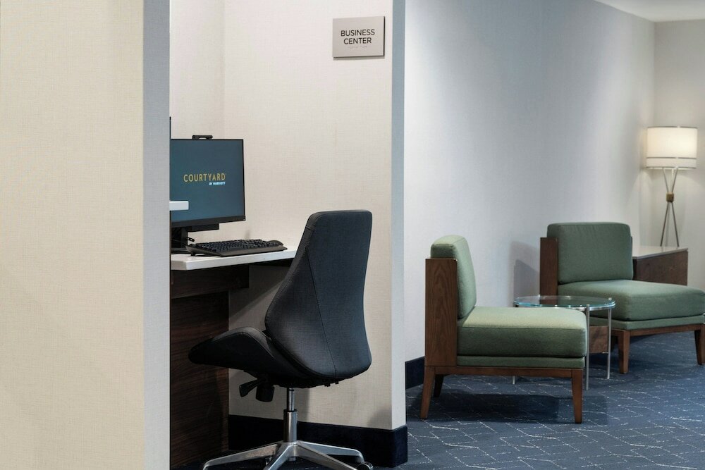 Фото Courtyard by Marriott Providence Lincoln